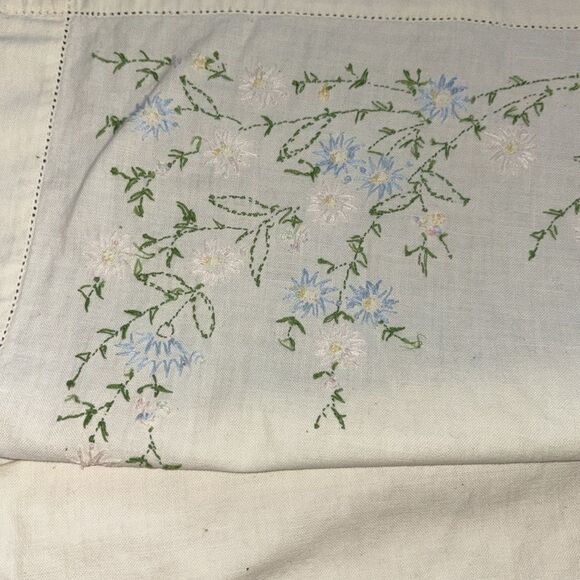 Floral Hand Embroidered Table Runner - Picture 5 of 5